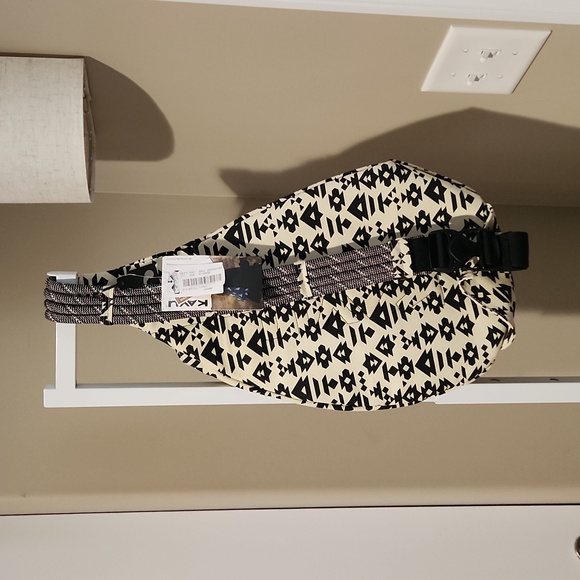 KAVU MINI ROPE CROSSBODY SLING BAG, cream & black aztec NWT - Picture 4 of 5